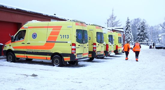 'Kad kusīs, situācija mainīsies' – glābēji vērtē sniegotos ceļus