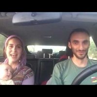 Video: Sociālo tīklu lietotājus apbur dziedošā ģimene no Izraēlas