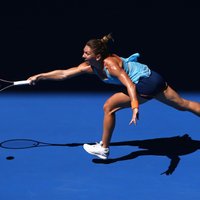 Titulētā Halepa cieš zaudējumu jau 'Australian Open' pirmajā kārtā