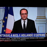 Olands par trim mēnešiem pagarina ārkārtas stāvokli Francijā
