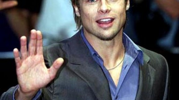 Calvin Klein, Giorgio Armani... Brad Pitt?