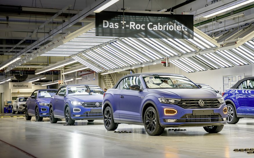 "Audi" jau atbrīvojies no kabrioletiem, bet "VW T-Roc Cabrio" joprojām ir veiksmīgs