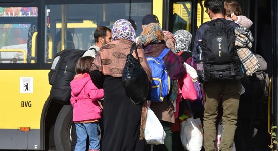 Vācijas pilsētā Zīgenē sieviete autobusā sadur piecus cilvēkus