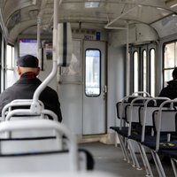 Par sejas aizsegu lietošanu Rīgas sabiedriskajā transportā atgādinās arī kontrolieri