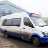 Rīgā atsāk kursēt mikroautobusi