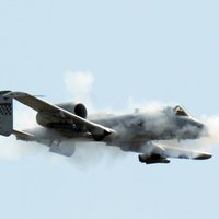 Video: Amerikāņu A-10 iesaistīti uzbrukumā Asada spēku placdarmam pie Eifratas