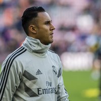 Madrides 'Real' starpsezonā gatavojas pārdot Kurtuā vai Navasu