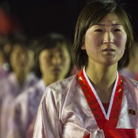 Ziemeļkorejas meitenes 'uzkurinās' publiku Dienvidkorejā