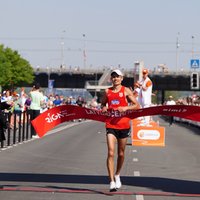 Foto: Serjogins un Siliņa izcīna otro vietu Rīgas maratonā