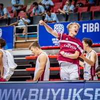 Latvijas U-18 basketbolisti pēc smagajiem zaudējumiem pārspēj Krieviju