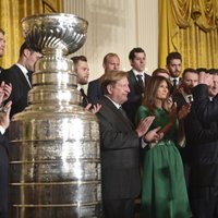 НХЛ: "Лас-Вегас" переписал историю, Кросби и Малкин побывали в гостях у Трампа