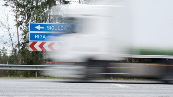 Slēgs satiksmi uz Vidzemes šosejas pie Lorupes gravas; būs apbraucamais ceļš