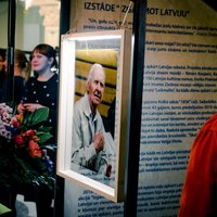 Gaismas pils simtgadi ieskandinās ceļojošā izstāde 'Izgaismot Latviju'