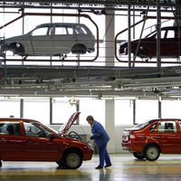 Auto ražošanai Krievijā aprīlī vairāk nekā 10 gados zemākais līmenis
