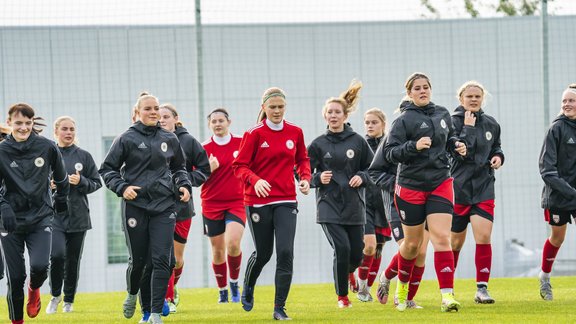 Latvijas U-19 meiteņu futbola izlase