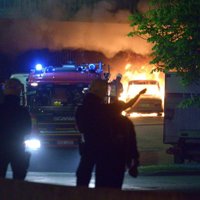 Мигранты громят Стокгольм: сожжено 100 автомобилей