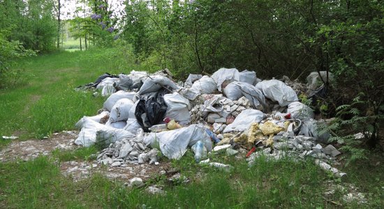 Akcijas 'Pieķer būvgružotāju!' noslēgumā sakops nelegālo izgāztuvi Salaspils novadā