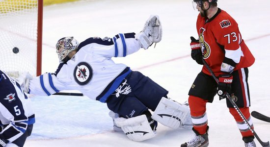 Kulda kārtējo reizi paliek rezervē; 'Jets' piekāpjas 'Rangers'