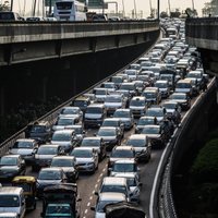 Indijas galvaspilsētā Deli privātie transportlīdzekļi varēs braukt tikai katru otro dienu