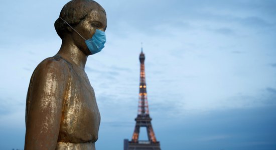 Хроника пандемии: Париж вводит обязательное ношение защитных масок на улице