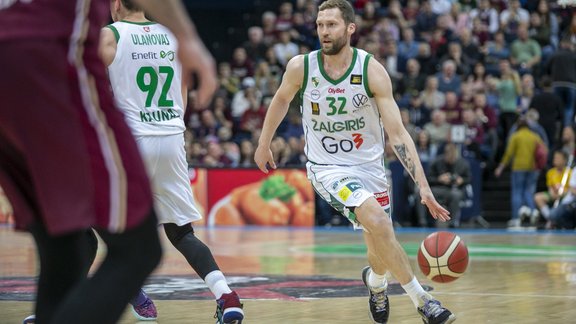 'Žalgiris' divu latviešu pusfināla duelī piedzīvo vēsturisku neveiksmi 'Žalgiris' divu latviešu pusfināla duelī piedzīvo vēsturisku neveiksmi