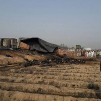 Aizdegoties kravas auto, Pakistānā bojā gājuši vairāk nekā 120 cilvēku