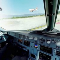 ВИДЕО: Интерактивный тур по кабине пилотов в момент взлета самолета (картинка крутится на 360 градусов)