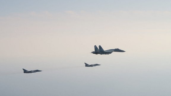 russian plane, krievu lidmašīna, Russian aircrafts SU 27 and two SU 24