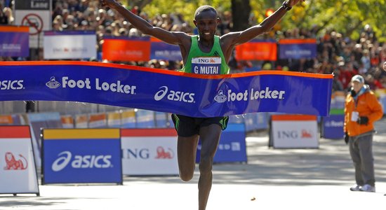 Kenijietis Mutai ar jaunu trases rekordu triumfē Ņujorkas maratonā