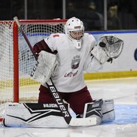 Latvijas U-18 hokejisti turnīrā Kanādā pieveic vienaudžus no Zviedrijas