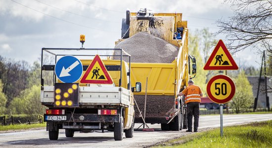 Notiek masveida bedru 'lāpīšana' uz valsts autoceļiem