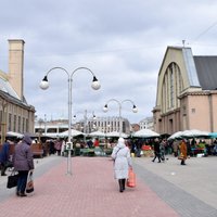 Arī Rīgas tirgos rūpniecības preču, alkohola un tabakas tirgošanas vietas brīvdienās būs slēgtas