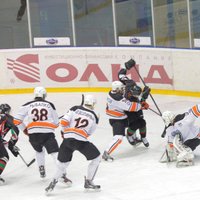 Uzbrucējs Ozoliņš pagarina līgumu ar VHL klubu 'Lada'