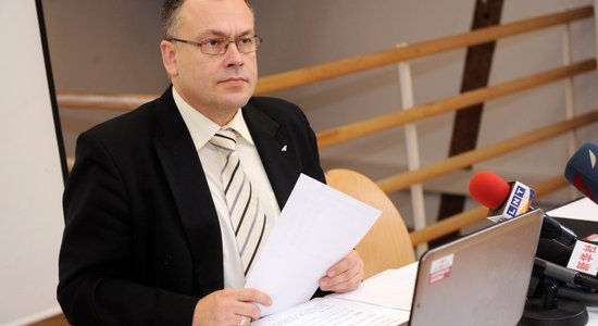 CVK locekļi izvairīgi par savu nostāju 'nepilsoņu referenduma' jautājumā