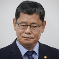 Spriedze Korejas pussalā: Dienvidkorejas apvienošanās ministrs piedāvā atkāpties