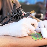 Risks inficēties ar C hepatītu tetovēšanas salonos ir augstāks, nekā to rāda statistika, atzīst infektoloģe