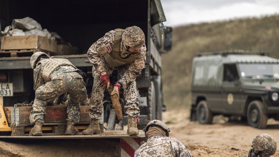 Militārajās mācībās “Detonators 2018” veic sprādzienbīstamo priekšmetu neitralizēšanu - 3