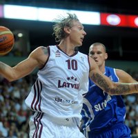 Foto: Latvijas basketbolisti pārliecinoši turpina EČ kvalifikāciju