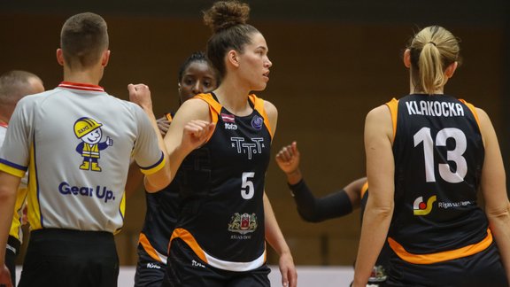 TTT basketbolistes ar uzvaru pār RSU atzīmē jubileju TTT basketbolistes ar uzvaru pār RSU atzīmē jubileju