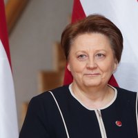 Страуюма намекнула, что Стрельченку придется искать другую работу