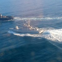 Украина сообщила об обстреле и захвате ее катеров российскими кораблями в Черном море