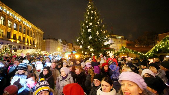 Ziemassvētku egles iedegšana Doma laukumā