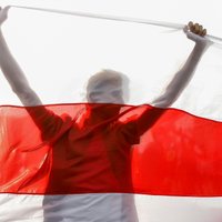 Laikraksts: Rīgas 'Dinamo' no tribīnēm izsviež baltkrievu atbalstītāju