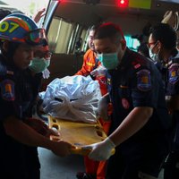 Taizemes policija neitralizējusi uzbrucēju; masu apšaudē miruši 26 cilvēki