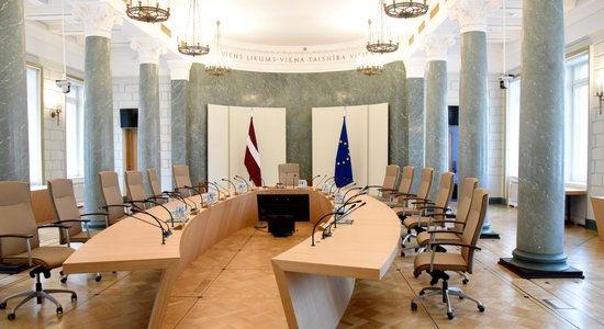 Зарплата министров вырастет на 423 евро, зарплата депутатов Сейма — на 239