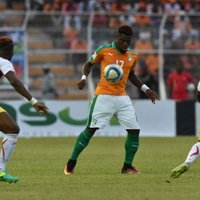 ВИДЕО: Ивуариец Орье спас жизнь Думбия в матче квалификации ЧМ-2018