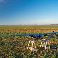 'UAVFactory' dronu testēja nolūkā pārbaudīt tā spēju sasniegt rekordu lidojuma ilgumā