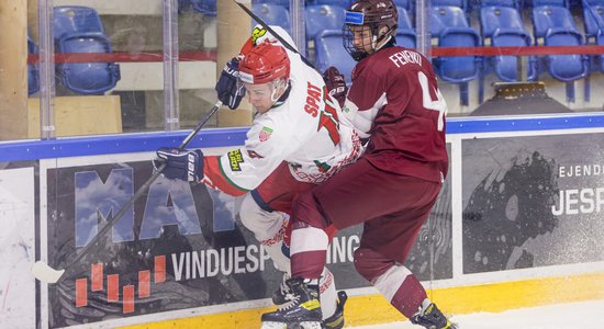 Latvijas U-20 hokejisti pēc zaudējuma Baltkrievijai pieveic čempionāta pastarīti