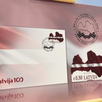 Foto: Izdod pirmo neregulāras formas pastmarku 'Latvijas karogs – karte'