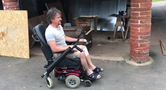 Video: Avarējušais Hamonds demonstrē savu pārbūvēto ratiņkrēslu